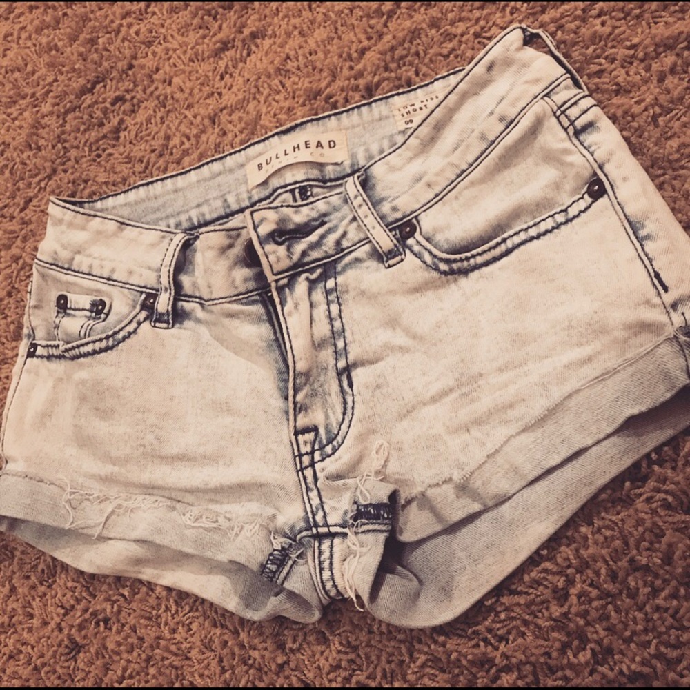 Short shorts - Picture 4 of 4